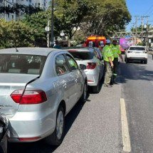 Engavetamento com cinco veículos deixa mulher ferida em avenida de BH - Reprodução / BH Mobilidade