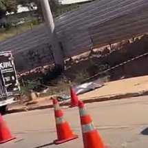 Caminhão invade calçada na Via Expressa em BH, mata pai e filho fica ferido - Reprodução/Redes Sociais