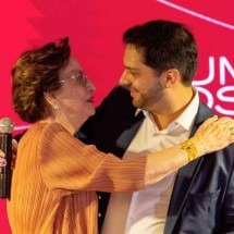 Neto emociona a avó, uma das banqueteiras mais importantes de BH - Lucas Nishimoto/Divulgação