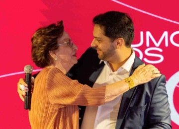 Célia Soutto Mayor com o neto bernardo, no Parque do Palácio -  (crédito: Lucas Nishimoto/Divulgação)
