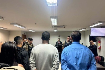 Riquelme Enderson Ribeiro da Silva foi condenado a 48 anos e seis meses de prisão. Luiz Gustavo da Silva Veloso e Pedro Henrique Coimbra Braga foram sentenciados a 24 e 20 anos de prisão, respectivamente -  (crédito: Fórum Lafayette / Divulgação)