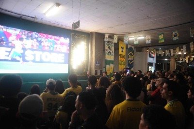 Mercado Novo montou estrutura para transmitir os jogos na Copa do Mundo , o que ajudou a atrair visitantes
       -  (crédito:  Alexandre Guzanshe/EM/D.A.Press)