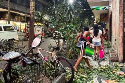 Diversos bairros do Rio de Janeiro ficaram sem luz, enquanto litoral paulista registrou transtornos  -  (crédito: Tânia Rêgo/Agência Brasil)