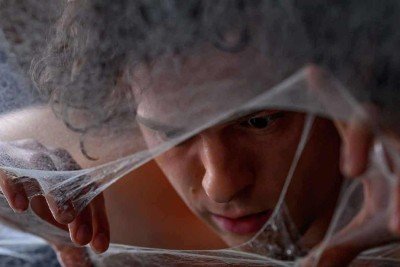 Tom Holland, que protagoniza seu quarto filme como Homem-Aranha, interpreta o herói pela sétima vez. A estreia ocorreu há 10 anos, em longa do Capitão América -  (crédito: Sony Pictures/divulgação)