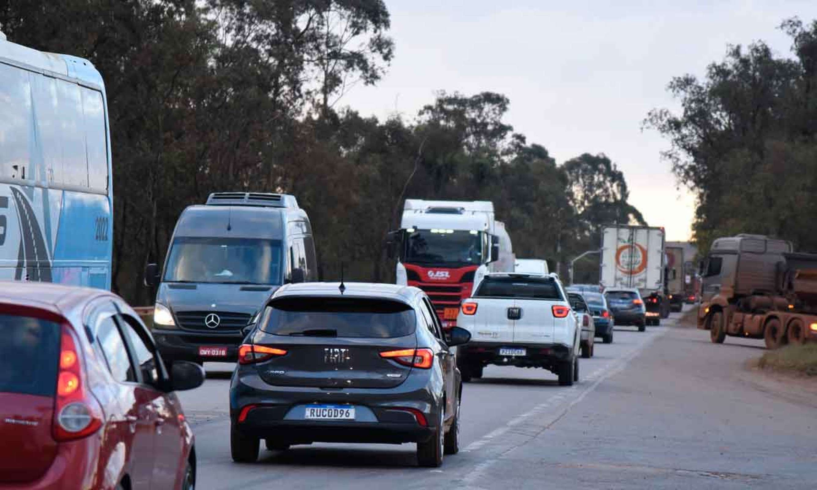 Tr&aacute;fego na BR-040, na sa&iacute;da de f&eacute;rias, no come&ccedil;o do m&ecirc;s: julho &eacute; historicamente marcado por grande volume de ve&iacute;culos e de acidentes nas estradas  