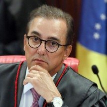 Os argumentos de um ex-ministro do TSE que não vê ilegalidade em avatar de Jair