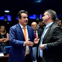 Magoado, Ciro Nogueira resiste à pressão e insiste na neutralidade do PP