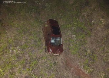 Bombeiros usam drone e helicóptero para localizar carro em ribanceira -  (crédito: Corpo de Bombeiros/Reprodução)