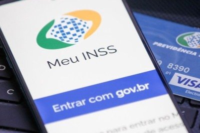 Pelo aplicativo Meu INSS, segurados podem solicitar a revis&atilde;o de seus benef&iacute;cios da Previd&ecirc;ncia Social -  (crédito: Divulga&ccedil;&atilde;o / INSS)