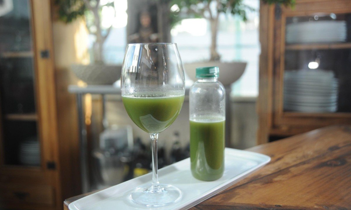 Suco verde com &aacute;gua de coco
