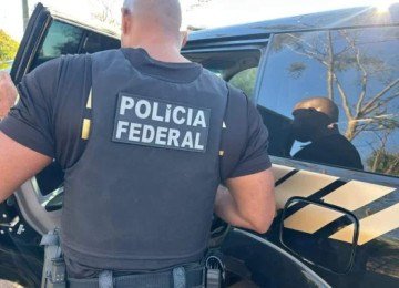 Durante a 'Operação Casa Segura', da PF, além de prisão, foram apreeendidos aparelhos celulares usados pelo suspeito -  (crédito: PF/divugação)
