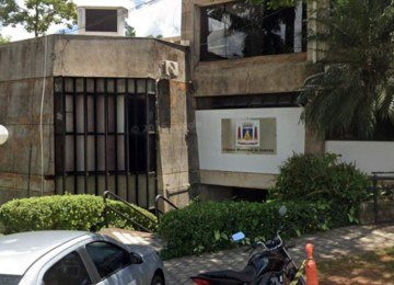 O Órgão Especial do TJMG julgou inconstitucional a lei sancionada pela Câmara Municipal de Itabirito, que prevê vagas exclusivas em estacionamentos de cemitérios e hospitais privados para sacerdotes e pastores -  (crédito: Google Street View / Reprodução)