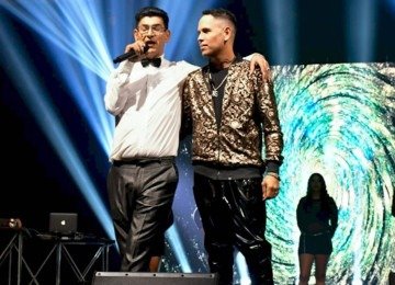 Val Couto e Kaddu Smith anunciam casamento e agitam famosos -  (crédito: Divulgação)