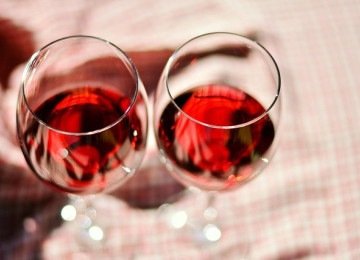 Nunca escove os dentes logo após ingerir vinho -  (crédito: Pixabay)