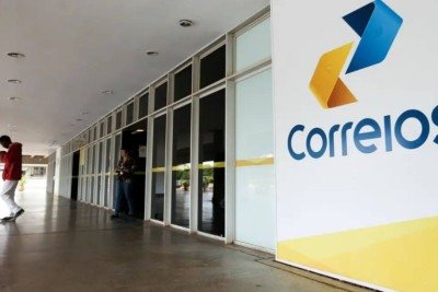 Correios e BRB ainda são problemas que podem explodir no ‘colo’ do governo -  (crédito: Marcelo Camargo/Agência Brasil)
