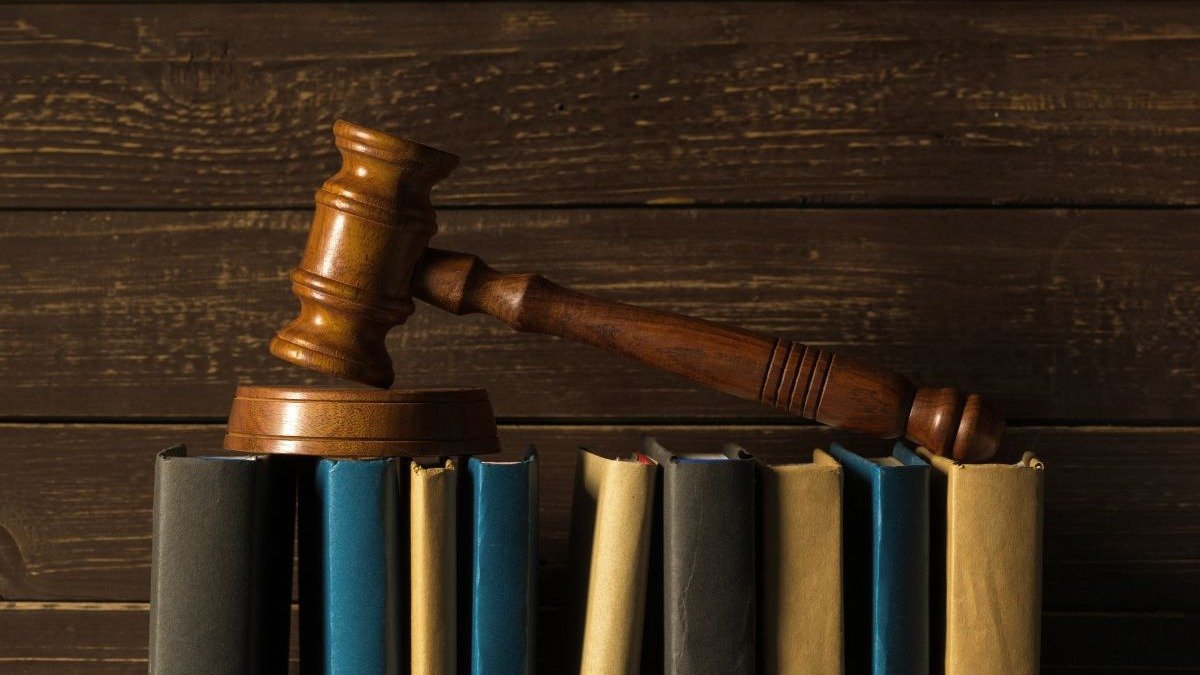 O sistema jur&iacute;dico brasileiro analisa as motiva&ccedil;&otilde;es para diferenciar crimes passionais de feminic&iacute;dios e definir a pena -  (crédito: Freepik)