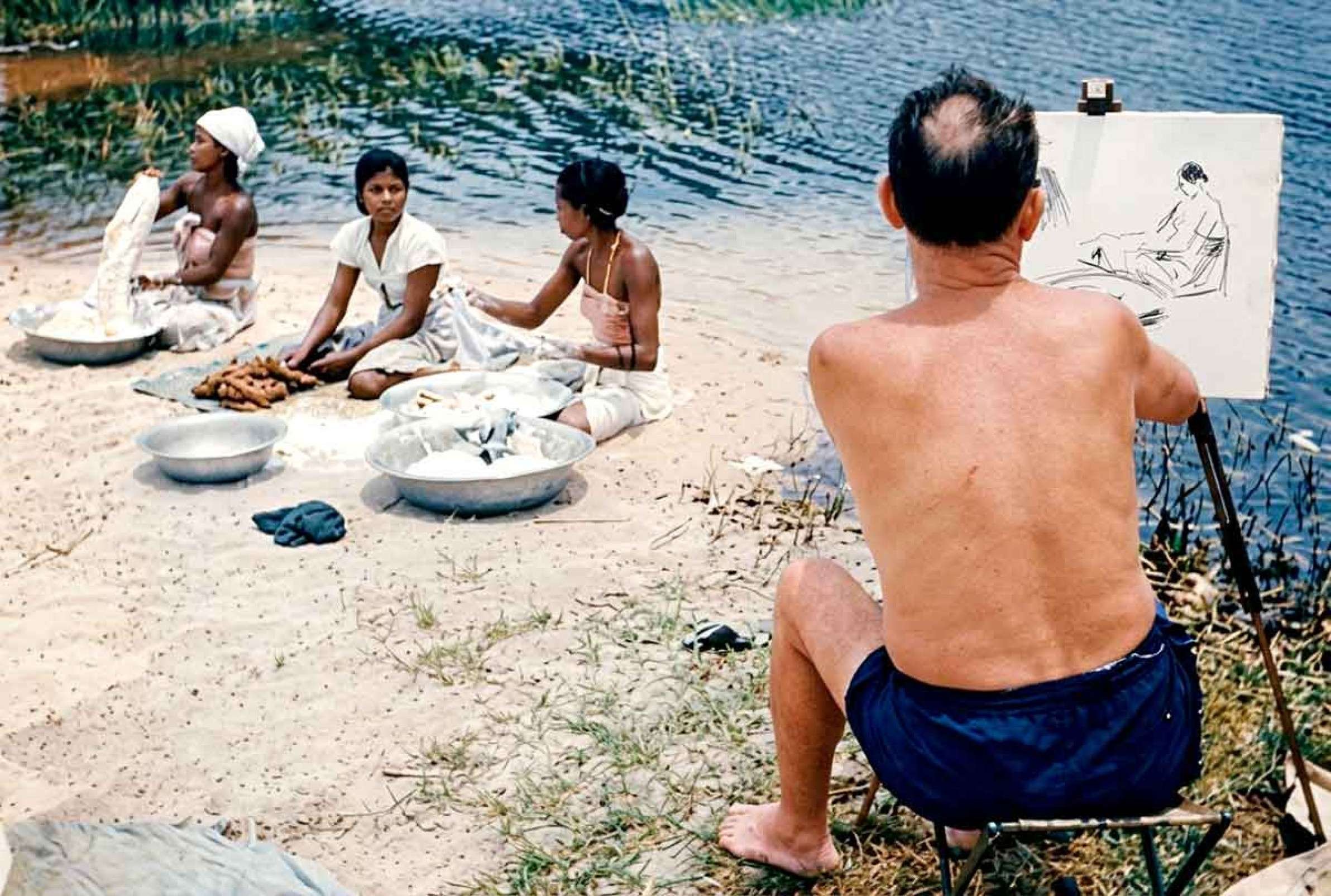 Jos&eacute; Pancetti trabalha diante da paisagem que marcou sua obra. Pelas lentes de Luiz Carlos Barreto, o pintor aparece em sua rela&ccedil;&atilde;o &iacute;ntima com o litoral brasileiro, cen&aacute;rio permanente de suas marinhas. Ao lado, A caminhada de  &agrave; beira-mar revela a liga&ccedil;&atilde;o profunda do pintor com o ambiente que alimentou sua cria&ccedil;&atilde;o. As duas fotos mostram a genialidade da fotografia de Barreto