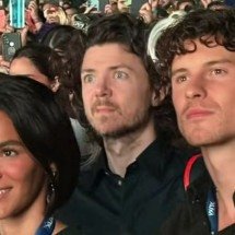 Shawn Mendes usa 'xuxinhas' em show de Xuxa ao lado de Bruna Marquezine - Redes sociais
