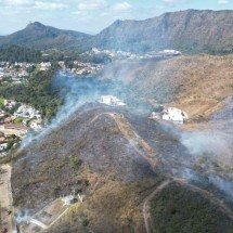 Bombeiros combatem 18 incêndios na Grande BH em 24 horas - Leandro Couri/EM/D.A.Press