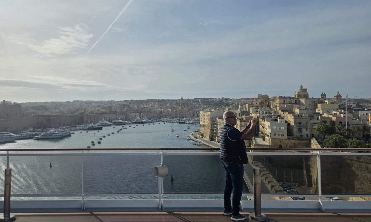 A bordo do MSC Splendida, o professor baiano aposentado Eduardo Sampaio ficou impressionado com Malta e toda a hist&oacute;ria do lugar