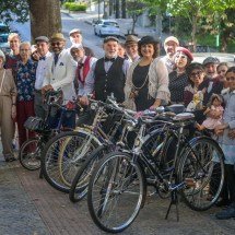 Tweed Ride: passeio ciclístico reúne amantes de bike e estilo retrô em BH - Leandro Couri/EM/D.A Press