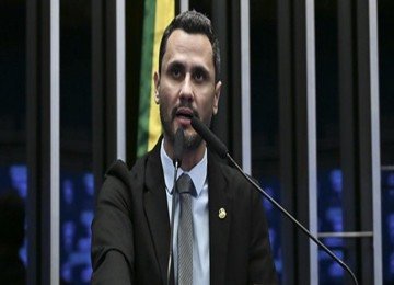Cleitinho Azevedo faz pronunciamento em meio &agrave; decis&atilde;o do Republicanos sobre sua pr&eacute;-candidatura ao Governo de Minas Gerais. -  (crédito: Tom Molina / Ag&ecirc;ncia Senado)