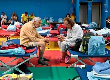 A velhice, uma consequência natural da vida, passou a ser tratada como um erro estético e até moral pela cultura antienvelhecimento -  (crédito: JAVIER SORIANO / AFP)
