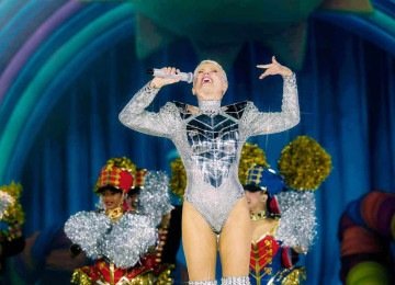 Xuxa diz que a polêmica sobre os looks que ela exibe no palco aos 63 anos não ocorreria se ela fosse homem -  (crédito: Morivafilmes/divulgação)