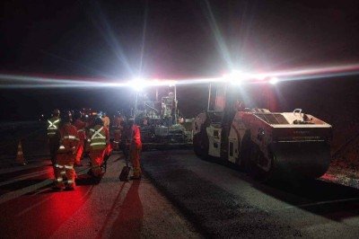 Oper&aacute;rios contratados pela concessionaria EPR Via Mineira trabalham na manuten&ccedil;&atilde;o e conserva&ccedil;&atilde;o da BR-040, em Nova Lima -  (crédito: EPR Via Mineira/Divulga&ccedil;&atilde;o)