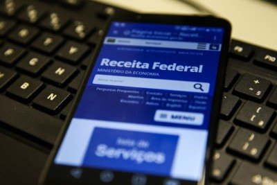 O site da Receita Federal, respons&aacute;vel pelo novo CNPJ alfanum&eacute;rico, mostra a moderniza&ccedil;&atilde;o dos servi&ccedil;os fiscais no pa&iacute;s -  (crédito: Ag&ecirc;ncia Brasil)