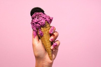Apesar da imagem de indulg&ecirc;ncia, o sorvete &eacute; objeto de um 'paradoxo' em estudos sobre sa&uacute;de e bem-estar -  (crédito: FreePik)