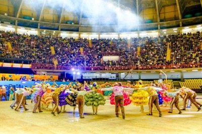 Apresentações das quadrilhas do Grupo Especial levaram cerca de 8 mil pessoas ao Mineirinho, o maior público já registrado na história do Arraial de Belô -  (crédito: Divulgação )