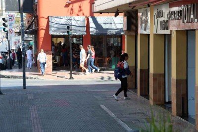 Boa parte da riqueza produzida nas cidades é gerada por negócios como padarias, restaurantes, pequenas lojas e prestadores de serviços espalhados por bairros -  (crédito: marcos vieira/EM/D.A Press)