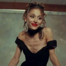Magreza de Ariana Grande gera debate sobre transtorno alimentar - Reprodu&ccedil;&atilde;o/YouTube