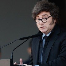 Milei dobra a aposta e volta a criticar Lula: 'é um ladrão, um corrupto' - BBC
