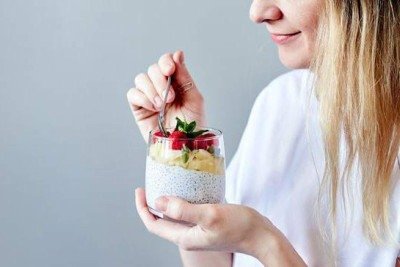 As favas de edamame (soja em vagem verde) contêm cálcio, proteínas e isoflavonas, que podem contribuir para a saúde dos ossos a longo prazo -  (crédito: Getty Images)