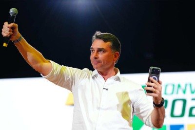 Flávio e Jair: em nome do pai, mas nem tanto -  (crédito: Foto: Vittor Sales/PL)