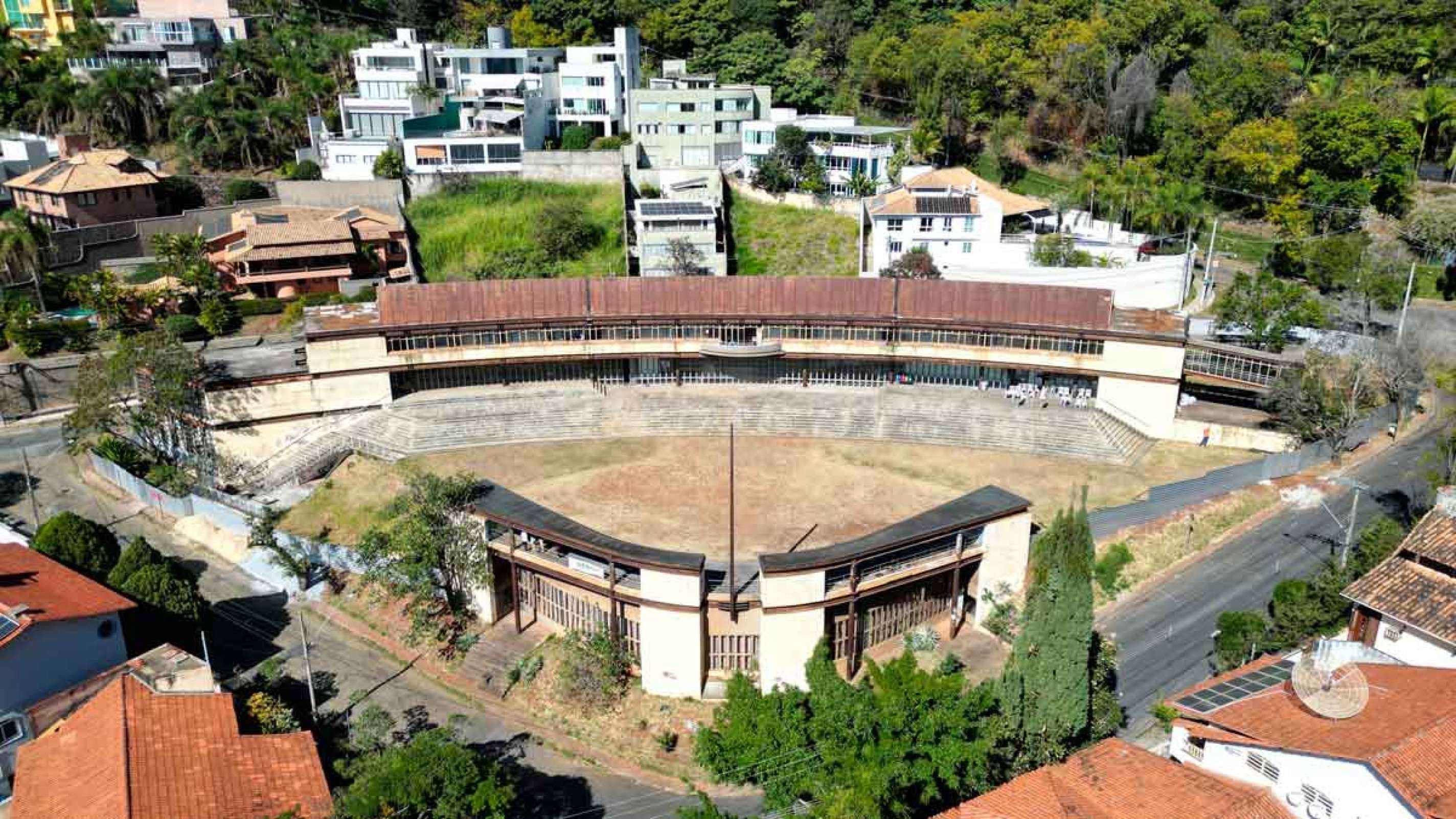Vista da Escola Guignard: integrada &agrave; paisagem da Serra do Curral, edifica&ccedil;&atilde;o passar&aacute; por reforma, que deve durar dois anos 