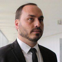 Após anúncio de chapa, Carlos Bolsonaro ironiza Zema: 'Quase me assustei' - Sergio Lima/AFP