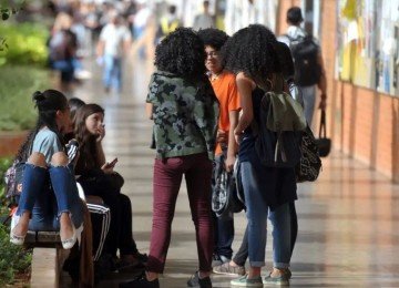 No campus, a experi&ecirc;ncia universit&aacute;ria re&uacute;ne diversos perfis em busca de qualifica&ccedil;&atilde;o e novas oportunidades -  (crédito: Marcello Casal Jr/Ag&ecirc;ncia Brasil/Arquivo)