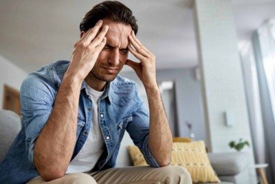 Enxaqueca afeta e afasta trabalhadores e estudantes -  (crédito: Magnific)