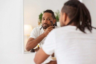 Cuidado com a pele, os cabelos e a barba responde às necessidades específicas da pele preta -  (crédito: Magnific)