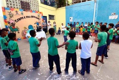 Crianças durante atividade em escola municipal de Belo Horizonte: alunos obtiveram nota 6,2 nos anos finais do ensino fundamental e 5,2 nos finais

  -  (crédito: Rodrigo Clemente/PBH/Divulgação)