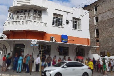 Uma agência do Itaú em Resplendor, no Vale do Rio Doce, virou alvo de uma ação civil pública que pede indenização de R$ 12,5 milhões por danos morais coletivos -  (crédito: Divulgação/MPMG)