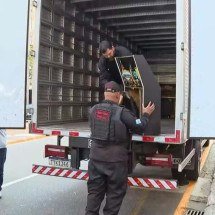 Operação apreende mais de 300 máquinas caça-níqueis em dois bingos clandestinos