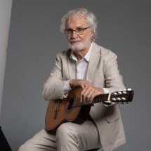 Renato Teixeira, de 81 anos, diz que o segredo da vida é nunca parar - Fábio Nunes/divulgação