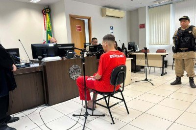 Durante o interrogatório, João Victor optou por permanecer em silêncio.  -  (crédito: Bel Ferraz/TJMG)