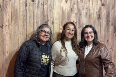 Marina de Castro (centro), ao lado das sócias Izabelle Carli e Heloísa Inácio, luta há décadas para dar protagonismo às mulheres na cafeicultura -  (crédito: Nara Ferreira/EM/D.A Press)