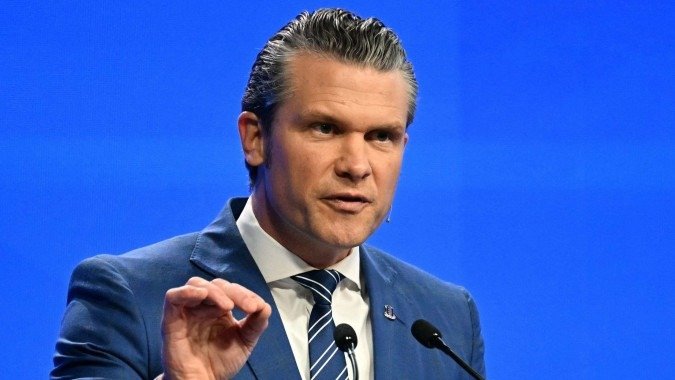 Pete Hegseth, que passou da Fox News para a Secretaria de Defesa, exemplifica a transi&ccedil;&atilde;o de m&iacute;dia para a pol&iacute;tica -  (crédito: AFP)