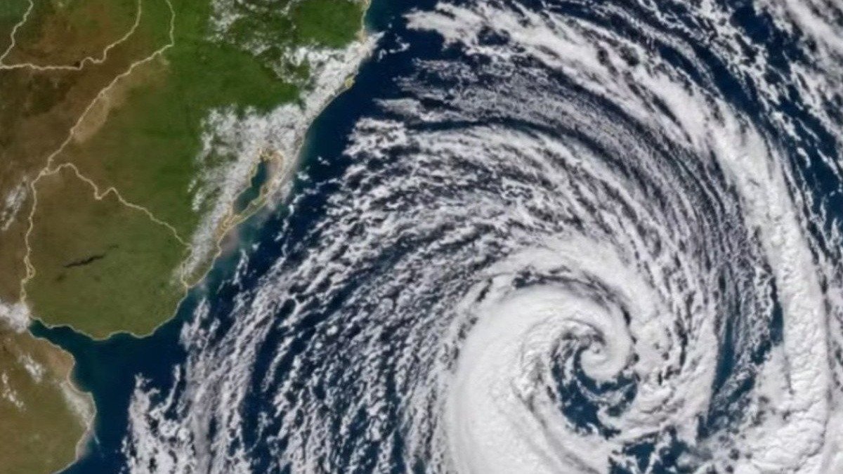 Ciclones extratropicais como o da imagem impactam o Sul do Brasil e trazem mudan&ccedil;as no clima de Minas Gerais -  (crédito: Inmet)
